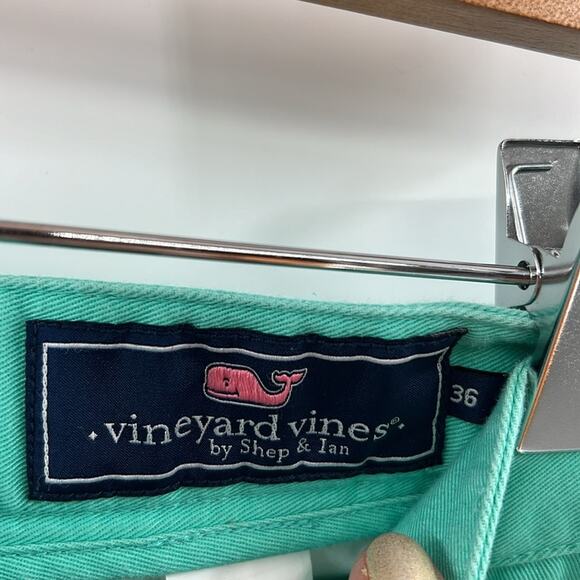 Vineyard Vines Men's Flat Front Shorts - Green/Navy - 36 - Picture 3 of 8